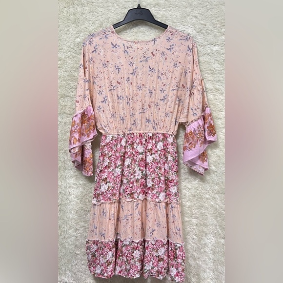🆕 Love Kuza Los Angeles Blush Floral Tiered Bell-Sleeve Dress - Picture 5 of 12